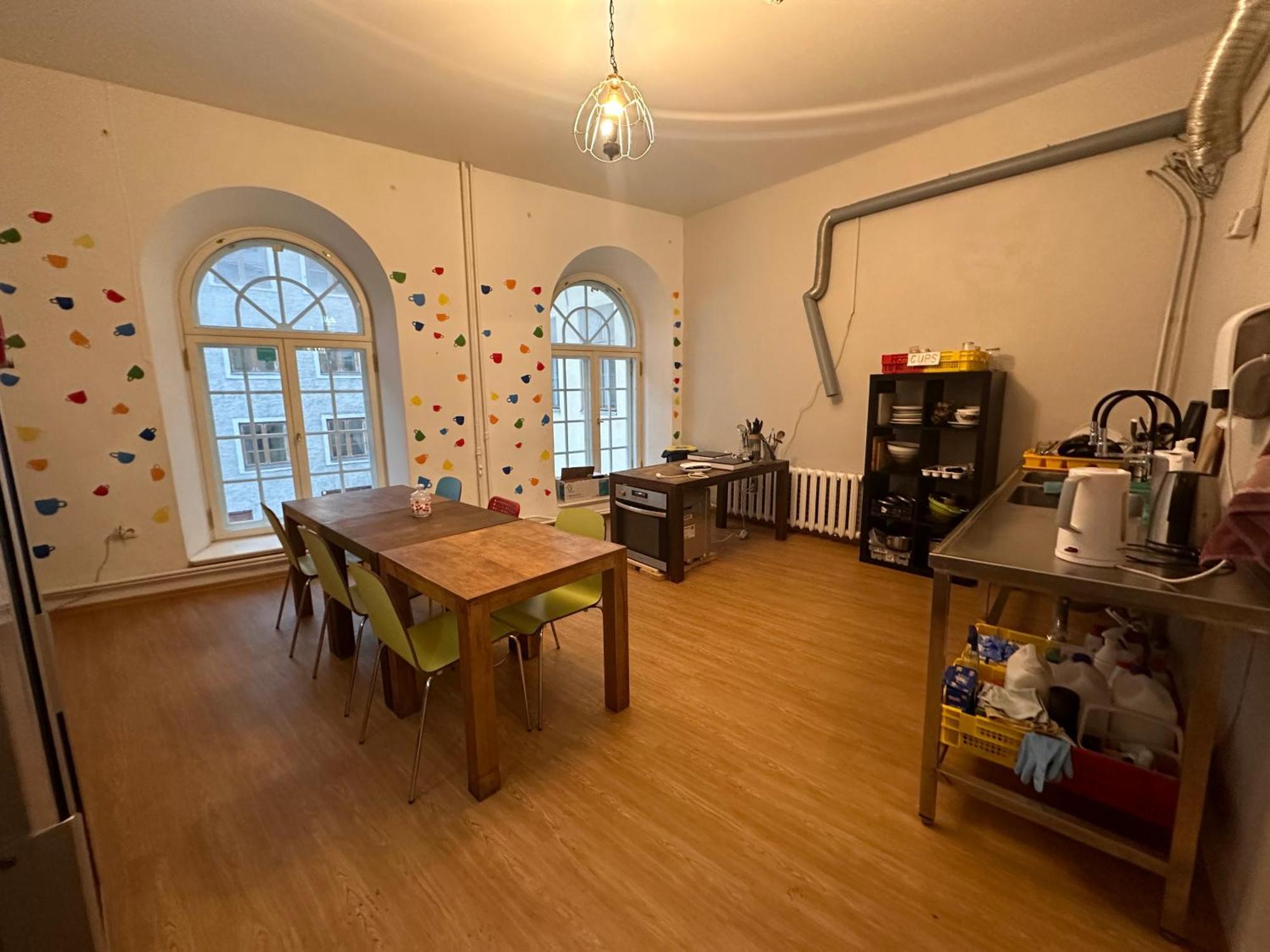 Hostel Imaginary (adults Only) *